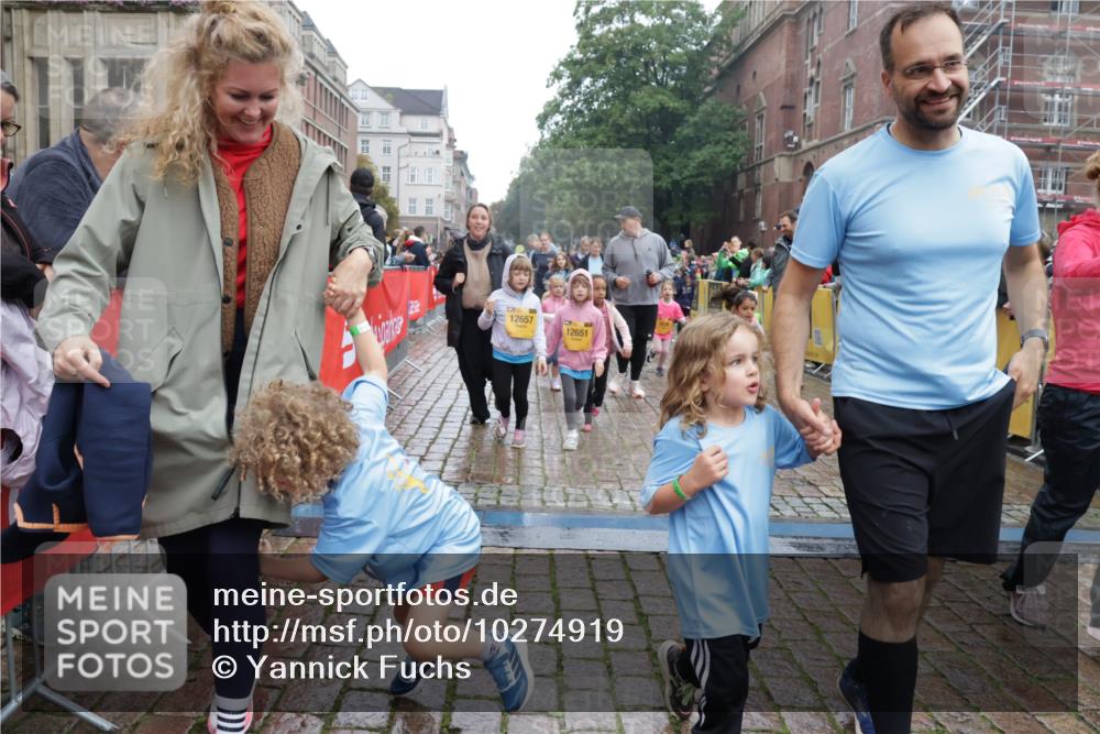 13.09.2026 - Kiel Lauf Yannick Fuchs http://msf.ph/oto/10274919 13.09.2026 08:37:15 Ziel 82, 873, 1055, 1283, 2229, 3252, 4018, 4705, 5288, 5617, 5722, 6272, 6440, 7146, 7176, 7184, 8184, 8258, 8612, 8907, 9303, 9422, 9586, 10221, 10714, 10800, 11206, 11236, 11487, 11800, 11806, 581, 873, 910, 1031, 1128, 1470, 1808, 2552, 2581, 3098, 3495, 3809, 3815, 3887, 4697, 5096, 5275, 5667, 6145, 6259, 6357, 6479, 6813, 6817, 6936, 7153, 7633, 7784, 7838, 8070, 8211, 8243, 8471, 8650, 8653, 8662, 8771, 8995, 9028, 9233, 9251, 9591, 9762, 9958, 11206, 11563 meine-sportfotos.de