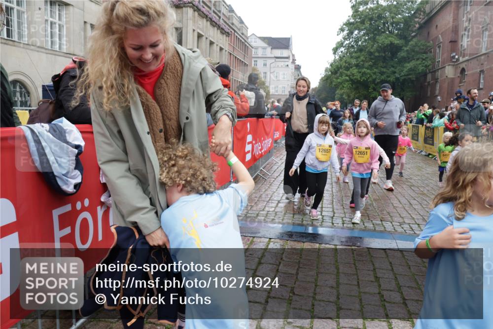 13.09.2026 - Kiel Lauf Yannick Fuchs http://msf.ph/oto/10274924 13.09.2026 08:37:16 Ziel 82, 751, 1055, 1283, 2229, 2567, 3252, 4018, 4705, 5288, 5617, 5722, 6272, 6358, 6440, 7146, 7176, 7183, 7184, 8184, 8258, 8612, 8907, 9303, 9422, 9586, 10221, 10714, 10800, 11236, 11487, 11800, 11806, 581, 873, 910, 1031, 1128, 1470, 1808, 2552, 2581, 3098, 3495, 3809, 3815, 3887, 4697, 5096, 5275, 5667, 6145, 6259, 6357, 6440, 6479, 6813, 6817, 6936, 7153, 7633, 7784, 7838, 8070, 8211, 8243, 8471, 8650, 8653, 8662, 8771, 8995, 9028, 9233, 9591, 9762, 9958, 11206, 11563 meine-sportfotos.de