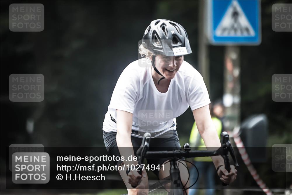 13.09.2026 - Stadtparktriathlon H.Heesch http://msf.ph/oto/10274941 13.09.2026 10:31:28 Radfahren 246, 297, 319 meine-sportfotos.de