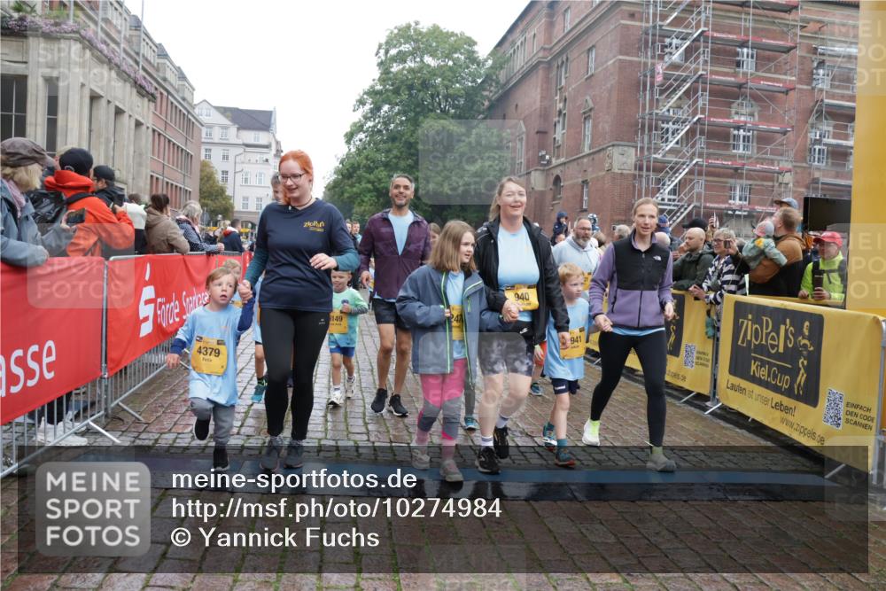 13.09.2026 - Kiel Lauf Yannick Fuchs http://msf.ph/oto/10274984 13.09.2026 08:37:20 Ziel 751, 781, 1055, 1233, 2025, 2229, 2567, 3252, 4018, 4705, 5617, 5722, 6272, 6358, 7146, 7176, 7183, 7184, 8258, 8612, 8907, 9303, 9422, 10221, 10714, 10800, 11236, 11487, 11806, 12469, 82, 581, 873, 910, 1031, 1128, 1283, 1470, 2552, 2581, 3495, 3809, 3815, 3887, 4697, 5096, 5275, 5288, 5617, 5667, 6145, 6259, 6357, 6440, 6479, 6813, 6817, 6936, 7176, 7633, 7784, 7838, 8070, 8184, 8211, 8243, 8471, 8650, 8653, 8662, 9028, 9233, 9586, 9591, 9762, 9958, 11206, 11563, 11806 meine-sportfotos.de