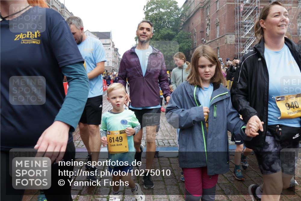 13.09.2026 - Kiel Lauf Yannick Fuchs http://msf.ph/oto/10275010 13.09.2026 08:37:22 Ziel 751, 781, 1055, 1233, 2025, 2229, 2567, 3252, 4018, 4705, 5722, 6272, 6358, 7146, 7183, 7184, 8258, 8612, 8907, 10221, 10714, 10800, 11236, 11487, 12469, 82, 581, 873, 910, 1031, 1128, 1283, 1470, 2552, 2581, 3495, 3815, 4697, 5096, 5275, 5288, 5617, 5667, 6145, 6259, 6357, 6440, 6813, 6817, 6936, 7146, 7176, 7633, 7784, 7838, 8070, 8184, 8211, 8243, 8471, 8650, 8653, 8662, 9028, 9233, 9303, 9422, 9586, 9762, 11206, 11563, 11806, 1470 meine-sportfotos.de