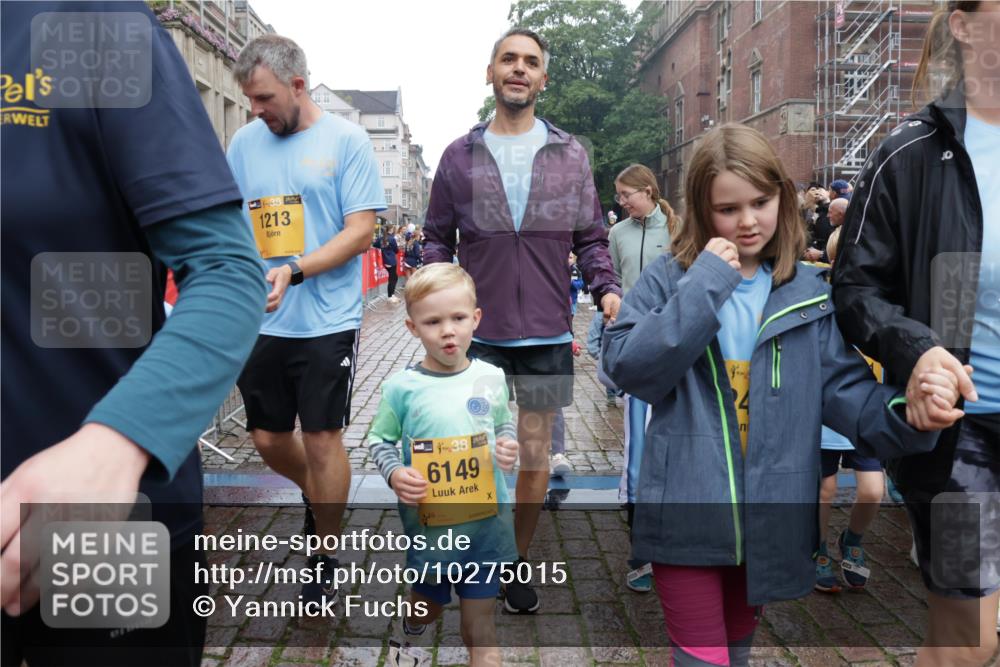 13.09.2026 - Kiel Lauf Yannick Fuchs http://msf.ph/oto/10275015 13.09.2026 08:37:22 Ziel 751, 781, 1055, 1233, 2025, 2229, 2567, 3252, 4018, 4705, 5722, 6272, 6358, 7146, 7183, 7184, 8258, 8612, 8907, 10221, 10714, 10800, 11236, 11487, 12469, 82, 581, 873, 910, 1031, 1128, 1283, 1470, 2552, 2581, 3495, 3815, 4697, 5096, 5275, 5288, 5617, 5667, 6145, 6259, 6357, 6440, 6813, 6817, 6936, 7146, 7176, 7633, 7784, 7838, 8070, 8184, 8211, 8243, 8471, 8650, 8653, 8662, 9028, 9233, 9303, 9422, 9586, 9762, 11206, 11563, 11806, 1470 meine-sportfotos.de