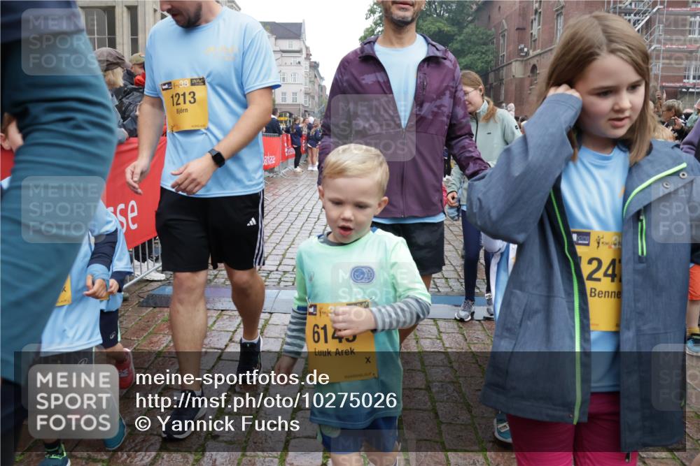 13.09.2026 - Kiel Lauf Yannick Fuchs http://msf.ph/oto/10275026 13.09.2026 08:37:23 Ziel 52, 751, 781, 1055, 1233, 2025, 2229, 2567, 3252, 4018, 4705, 5722, 6272, 6358, 7183, 7184, 8258, 8612, 8907, 10221, 10714, 10800, 11236, 11487, 12066, 12469, 82, 581, 873, 910, 1031, 1055, 1128, 1283, 1470, 2552, 2581, 3495, 3815, 4697, 5096, 5275, 5288, 5617, 5667, 6145, 6259, 6357, 6440, 6813, 6817, 6936, 7146, 7176, 7633, 7784, 7838, 8070, 8184, 8211, 8243, 8258, 8471, 8650, 8653, 8662, 9028, 9233, 9303, 9422, 9586, 9762, 11206, 11563, 11806, 1470 meine-sportfotos.de