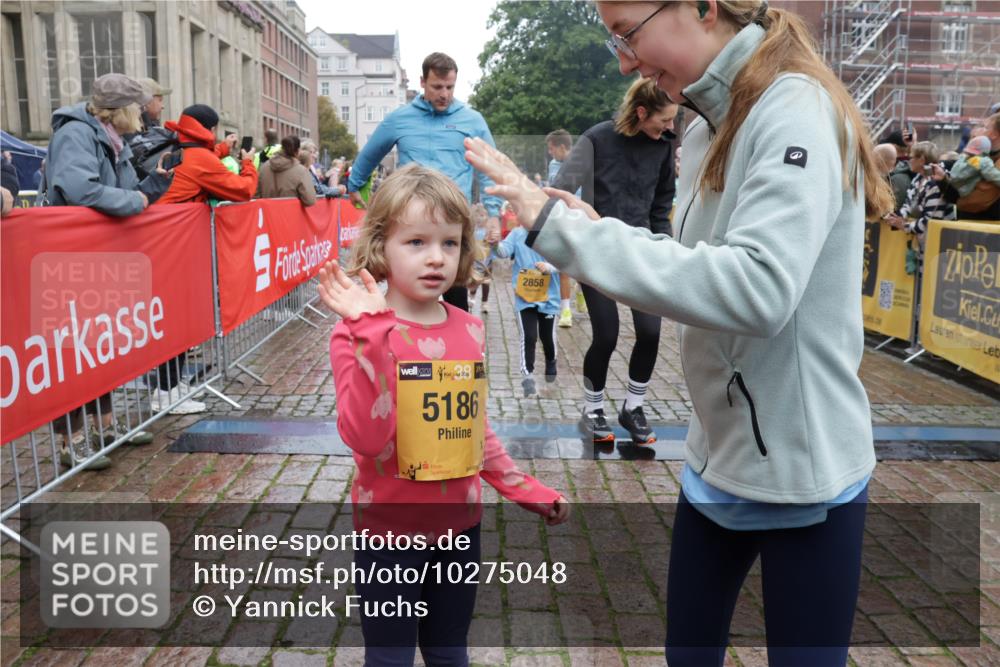 13.09.2026 - Kiel Lauf Yannick Fuchs http://msf.ph/oto/10275048 13.09.2026 08:37:26 Ziel 52, 751, 781, 1233, 2025, 2036, 2567, 3071, 3252, 3262, 4705, 5722, 6272, 6358, 6457, 6624, 7183, 7184, 10800, 11236, 11487, 12066, 12469, 12651, 12657, 12838, 82, 581, 873, 910, 1055, 1283, 2229, 2552, 2581, 3495, 3815, 4018, 5096, 5275, 5288, 5617, 6145, 6259, 6440, 6817, 6936, 7146, 7176, 7784, 7838, 8070, 8184, 8211, 8243, 8258, 8471, 8612, 8650, 8653, 8662, 8907, 9028, 9233, 9303, 9422, 9586, 9762, 10221, 10714, 11206, 11563, 11806, 1470 meine-sportfotos.de