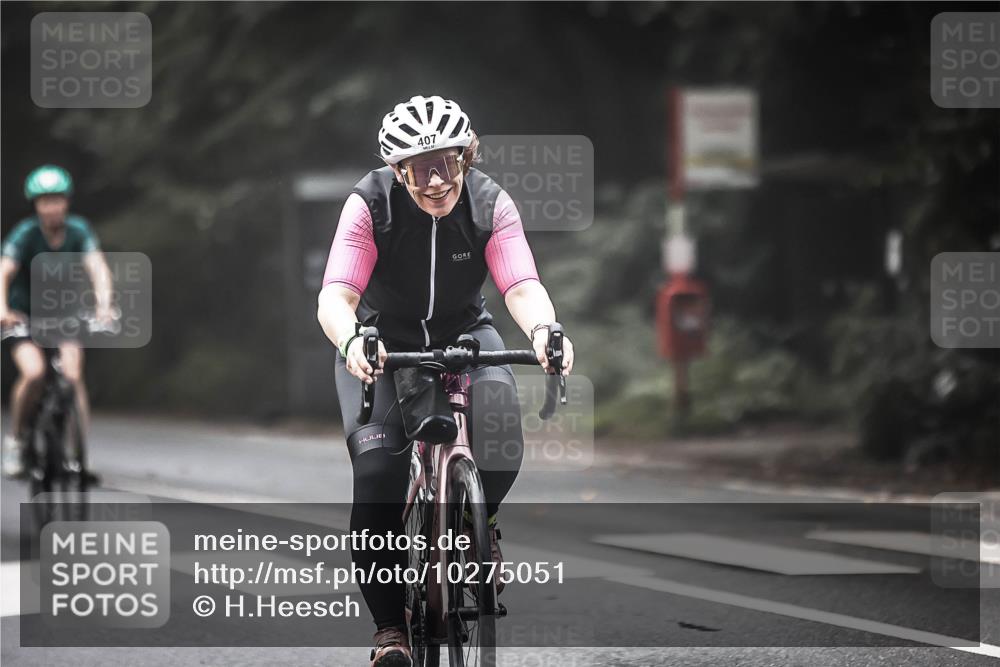 13.09.2026 - Stadtparktriathlon H.Heesch http://msf.ph/oto/10275051 13.09.2026 10:31:55 Radfahren 332, 366, 407 meine-sportfotos.de