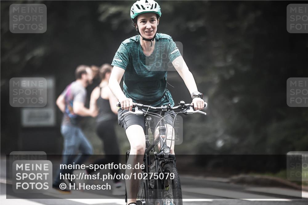 13.09.2026 - Stadtparktriathlon H.Heesch http://msf.ph/oto/10275079 13.09.2026 10:31:58 Radfahren 332, 366, 407 meine-sportfotos.de