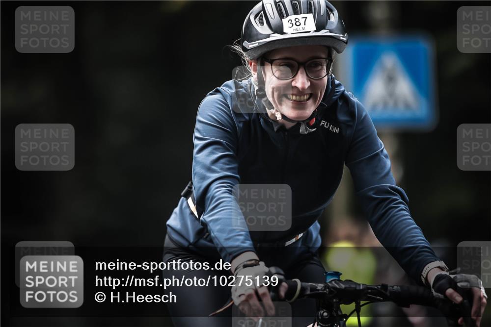 13.09.2026 - Stadtparktriathlon H.Heesch http://msf.ph/oto/10275139 13.09.2026 10:32:13 Radfahren 231, 371, 387 meine-sportfotos.de