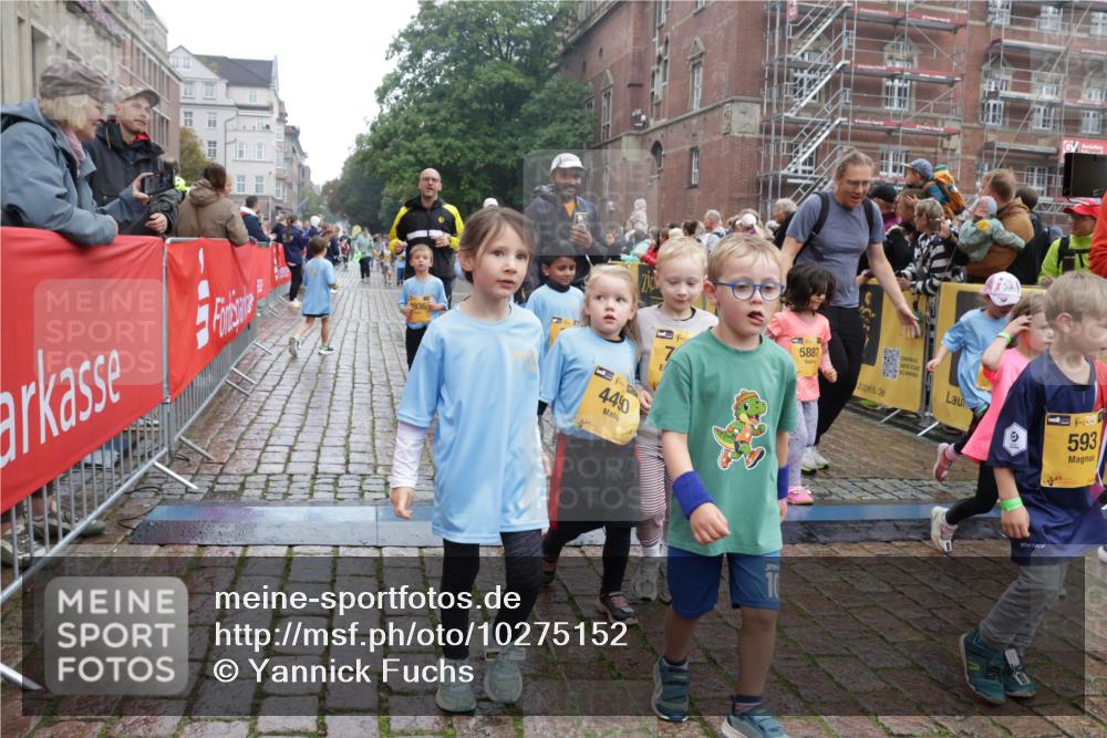 13.09.2026 - Kiel Lauf Yannick Fuchs http://msf.ph/oto/10275152 13.09.2026 08:37:36 Ziel 52, 1212, 1221, 2036, 2858, 3071, 3262, 3521, 4379, 5186, 5290, 6149, 6457, 6458, 6624, 9941, 12066, 12470, 12651, 12657, 12838, 82, 751, 781, 873, 910, 1055, 1233, 1283, 2025, 2229, 2552, 2567, 3252, 3815, 4018, 4705, 5288, 5617, 5722, 6272, 6358, 6440, 6817, 7146, 7176, 7183, 7184, 7838, 8070, 8184, 8243, 8258, 8612, 8650, 8653, 8907, 9233, 9303, 9422, 9586, 10221, 10714, 10800, 11206, 11236, 11487, 11563, 11806, 12469, 2936, 910, 3815 meine-sportfotos.de
