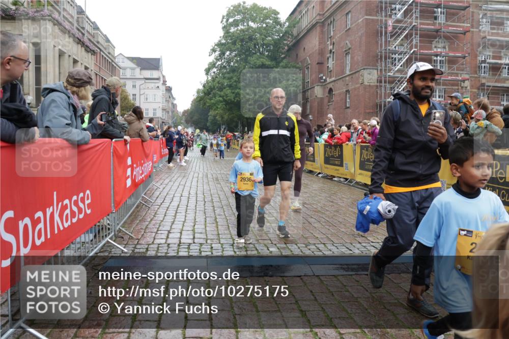13.09.2026 - Kiel Lauf Yannick Fuchs http://msf.ph/oto/10275175 13.09.2026 08:37:38 Ziel 52, 1212, 1214, 1221, 2036, 2858, 3071, 3262, 3521, 4379, 5186, 5290, 6149, 6457, 6458, 6624, 9941, 12066, 12470, 12651, 12657, 12838, 52, 82, 751, 781, 873, 910, 1055, 1233, 1283, 2025, 2229, 2567, 3252, 3815, 4018, 4705, 5288, 5617, 5722, 6272, 6358, 6440, 7146, 7176, 7183, 7184, 8184, 8258, 8612, 8907, 9233, 9303, 9422, 9586, 10221, 10714, 10800, 11206, 11236, 11487, 11563, 11806, 12066, 12469, 2936, 873, 910, 3815, 6440 meine-sportfotos.de