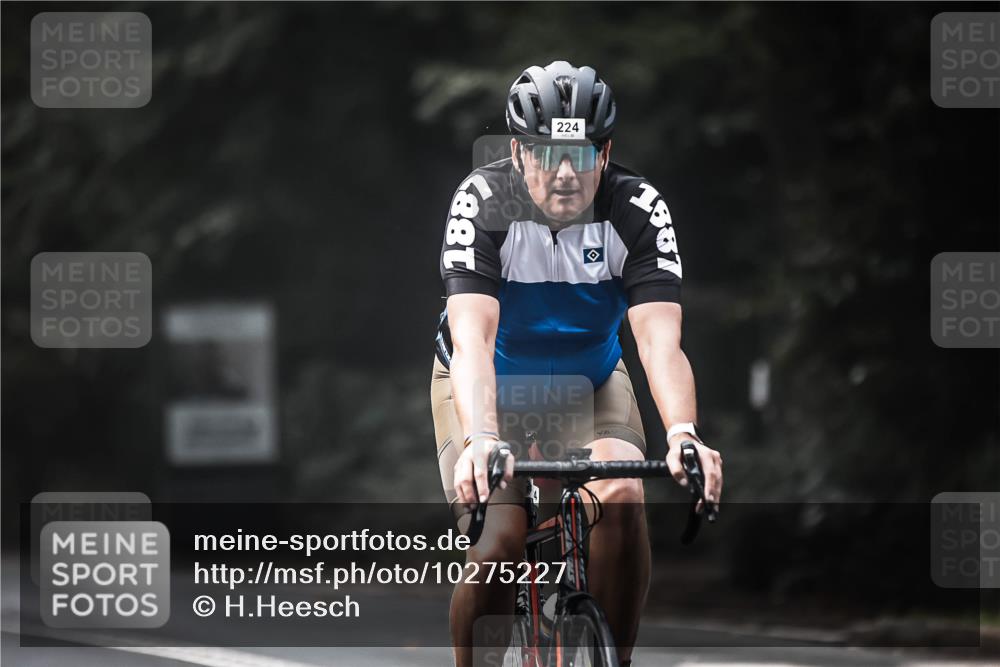 13.09.2026 - Stadtparktriathlon H.Heesch http://msf.ph/oto/10275227 13.09.2026 10:32:28 Radfahren 224, 277, 295, 404 meine-sportfotos.de