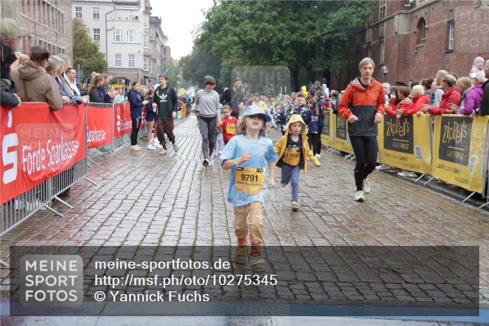 13.09.2026 - Kiel Lauf Yannick Fuchs http://msf.ph/oto/10275345 13.09.2026 08:37:52 Ziel 236, 278, 593, 1214, 1621, 2936, 4490, 5199, 5709, 5887, 7283, 7612, 9887, 10478, 11899, 52, 751, 781, 1212, 1214, 1221, 1233, 2025, 2036, 2567, 2858, 3071, 3252, 3262, 3521, 4379, 4705, 5186, 5290, 5722, 6149, 6272, 6358, 6457, 6458, 6624, 7183, 7184, 9941, 10800, 11236, 11487, 12066, 12469, 12470, 12651, 12657, 12838, 1807, 4085, 4734, 7477, 8382, 8428, 9791, 9921, 11412, 11810, 12581, 1055, 2229, 3252, 4018, 4705, 5617, 5722, 6272, 7146, 7184, 8612, 8907, 10800, 11236 meine-sportfotos.de