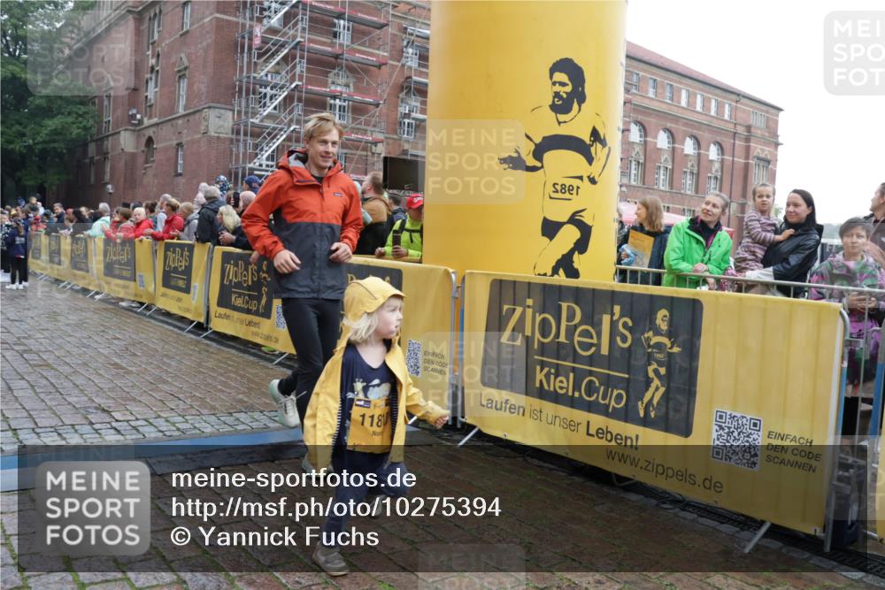 13.09.2026 - Kiel Lauf Yannick Fuchs http://msf.ph/oto/10275394 13.09.2026 08:37:54 Ziel 236, 278, 593, 1621, 1807, 2936, 4490, 5199, 5709, 5887, 7283, 7612, 9887, 10478, 11899, 52, 751, 781, 1212, 1214, 1221, 1233, 2025, 2036, 2567, 2858, 3071, 3252, 3262, 3521, 4379, 5186, 5290, 5722, 6149, 6358, 6457, 6458, 6624, 7183, 7184, 9941, 12066, 12469, 12470, 12651, 12657, 12838, 281, 4085, 4734, 7477, 8382, 8428, 9791, 9921, 11412, 11810, 12581, 751, 1055, 2229, 2567, 3252, 4018, 4705, 5722, 6272, 6358, 7146, 7183, 7184, 8612, 8907, 10800, 11236 meine-sportfotos.de