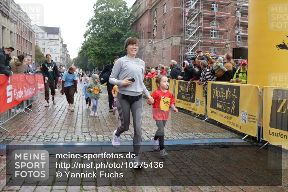 13.09.2026 - Kiel Lauf Yannick Fuchs http://msf.ph/oto/10275436 13.09.2026 08:37:57 Ziel 236, 278, 1807, 2936, 4490, 5199, 5709, 5887, 7283, 7477, 7612, 9887, 10478, 11412, 11899, 52, 593, 781, 1212, 1214, 1221, 1233, 1621, 2025, 2036, 2858, 3071, 3262, 3521, 4379, 5186, 5199, 5290, 6149, 6457, 6458, 6624, 7612, 9887, 9941, 12066, 12469, 12470, 12651, 12657, 12838, 281, 4085, 4734, 8382, 8428, 9791, 9921, 11810, 12581, 751, 781, 1233, 2025, 2229, 2567, 3252, 4705, 5722, 6272, 6358, 7183, 7184, 8907, 10800, 11236, 12469 meine-sportfotos.de