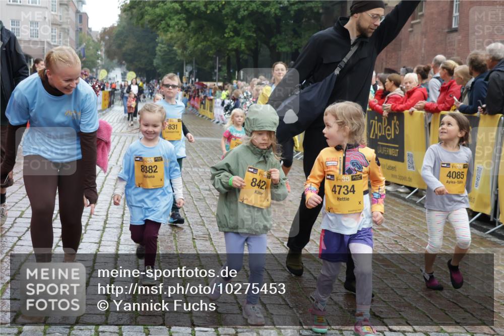 13.09.2026 - Kiel Lauf Yannick Fuchs http://msf.ph/oto/10275453 13.09.2026 08:37:58 Ziel 236, 278, 1807, 2936, 4490, 5709, 5887, 7283, 7477, 10478, 11412, 11899, 52, 236, 593, 781, 1212, 1214, 1221, 1233, 1621, 2025, 2036, 2858, 3071, 3262, 3521, 4379, 5186, 5199, 5290, 5887, 6149, 6457, 6458, 6624, 7283, 7612, 9887, 9941, 12066, 12469, 12470, 12651, 12657, 12838, 281, 4085, 4734, 8382, 8428, 9791, 9921, 11810, 12581, 751, 781, 1233, 2025, 2567, 3252, 4705, 5722, 6272, 6358, 7183, 7184, 10800, 11236, 12469 meine-sportfotos.de