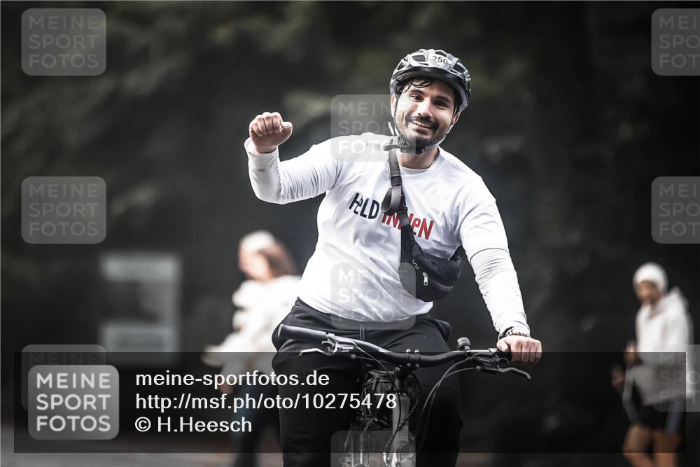 13.09.2026 - Stadtparktriathlon H.Heesch http://msf.ph/oto/10275478 13.09.2026 10:33:24 Radfahren 250, 342 meine-sportfotos.de