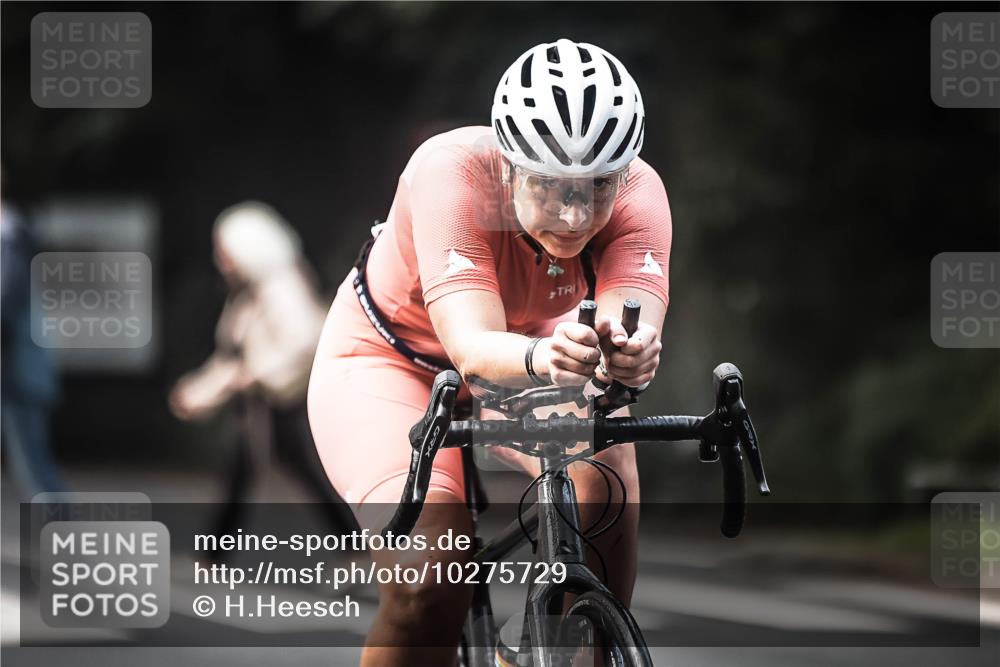 13.09.2026 - Stadtparktriathlon H.Heesch http://msf.ph/oto/10275729 13.09.2026 10:34:20 Radfahren 359, 447, 777 meine-sportfotos.de