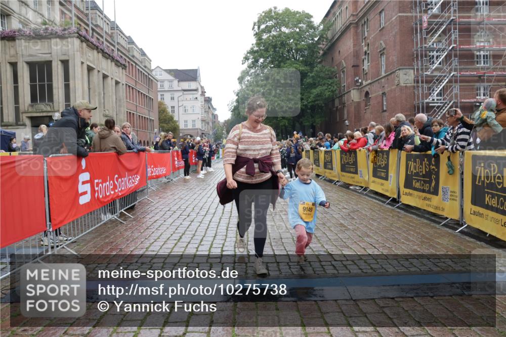 13.09.2026 - Kiel Lauf Yannick Fuchs http://msf.ph/oto/10275738 13.09.2026 08:38:29 Ziel 4423, 10005, 281, 1807, 2936, 4085, 4734, 7477, 8382, 8428, 9791, 9921, 11412, 11810, 12581, 2355, 9149, 236, 278, 2936, 4490, 5199, 5709, 5887, 7283, 7612, 9887, 10478, 11899 meine-sportfotos.de