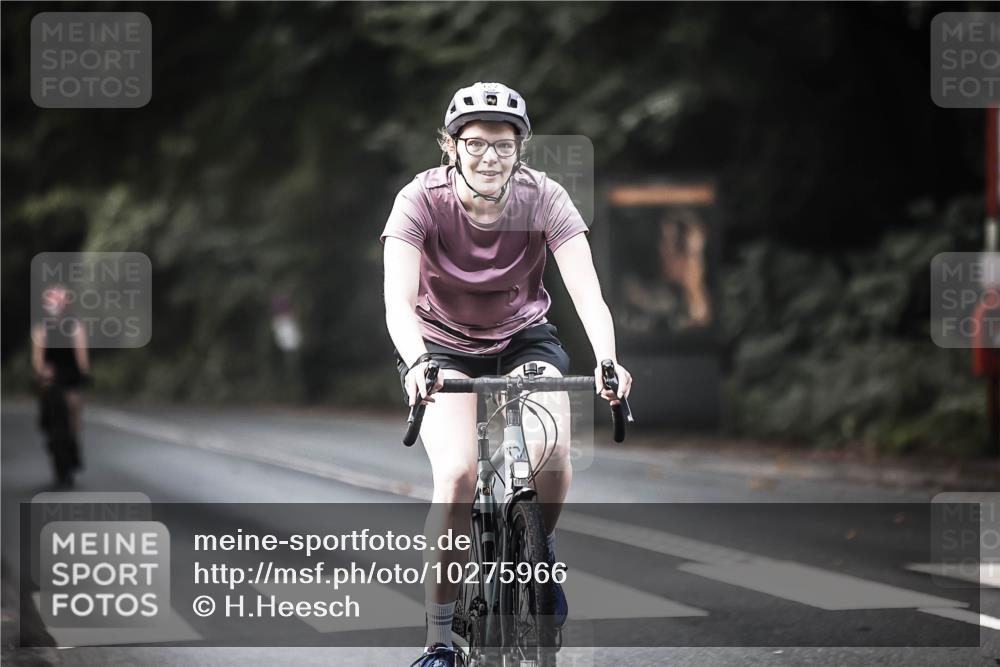 13.09.2026 - Stadtparktriathlon H.Heesch http://msf.ph/oto/10275966 13.09.2026 10:35:26 Radfahren 370, 412, 427 meine-sportfotos.de