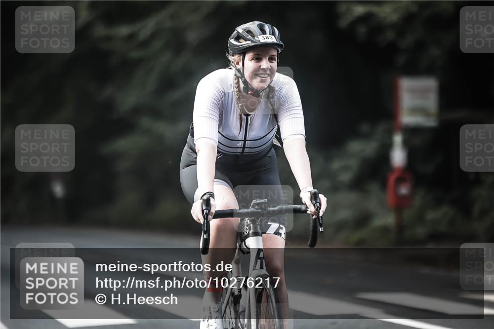 13.09.2026 - Stadtparktriathlon H.Heesch http://msf.ph/oto/10276217 13.09.2026 10:36:24 Radfahren 351, 383 meine-sportfotos.de