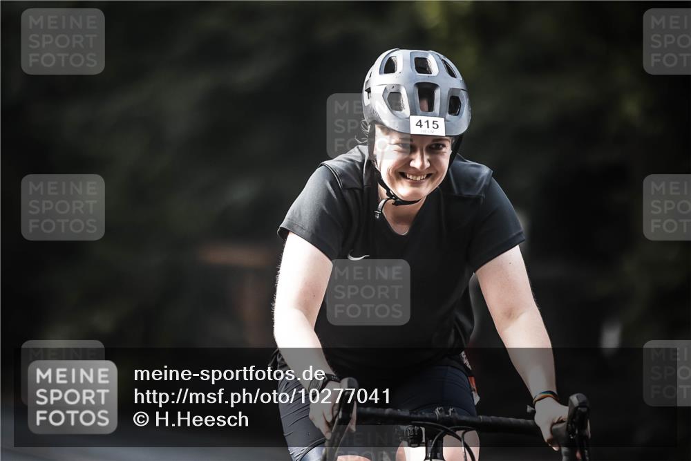 13.09.2026 - Stadtparktriathlon H.Heesch http://msf.ph/oto/10277041 13.09.2026 10:38:32 Radfahren 415, 505, 564 meine-sportfotos.de