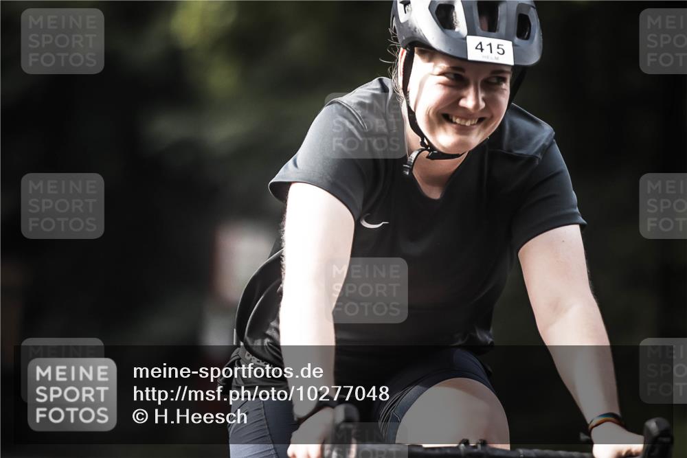 13.09.2026 - Stadtparktriathlon H.Heesch http://msf.ph/oto/10277048 13.09.2026 10:38:33 Radfahren 415, 505, 564 meine-sportfotos.de