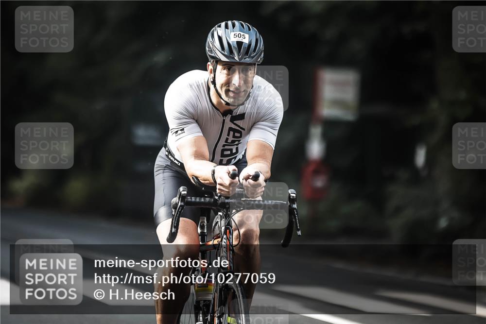 13.09.2026 - Stadtparktriathlon H.Heesch http://msf.ph/oto/10277059 13.09.2026 10:38:37 Radfahren 415, 505, 564, 566 meine-sportfotos.de