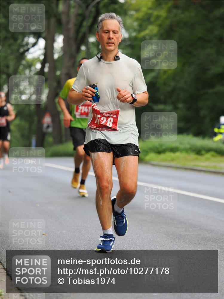 13.09.2026 - 21. swb-Marathon Bremen TobiasT http://msf.ph/oto/10277178 13.09.2026 11:38:53 Laufen 2141, 28 meine-sportfotos.de