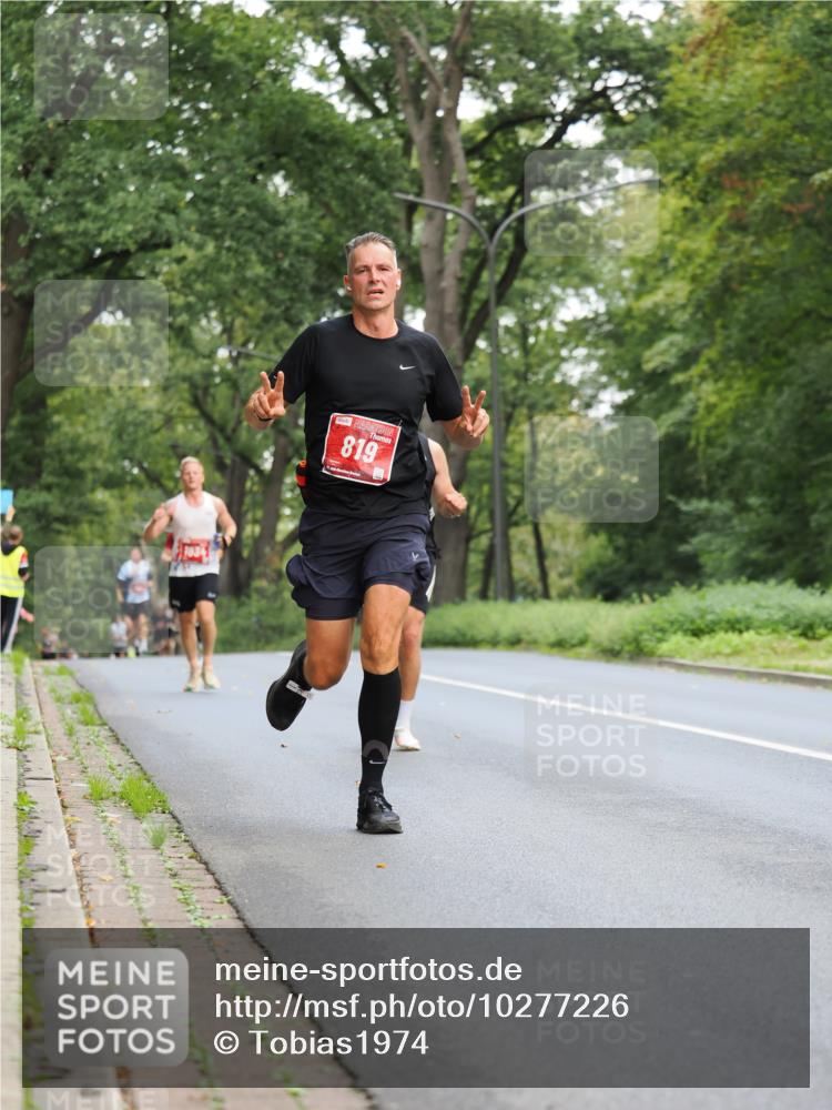 13.09.2026 - 21. swb-Marathon Bremen TobiasT http://msf.ph/oto/10277226 13.09.2026 11:38:57 Laufen 819 meine-sportfotos.de