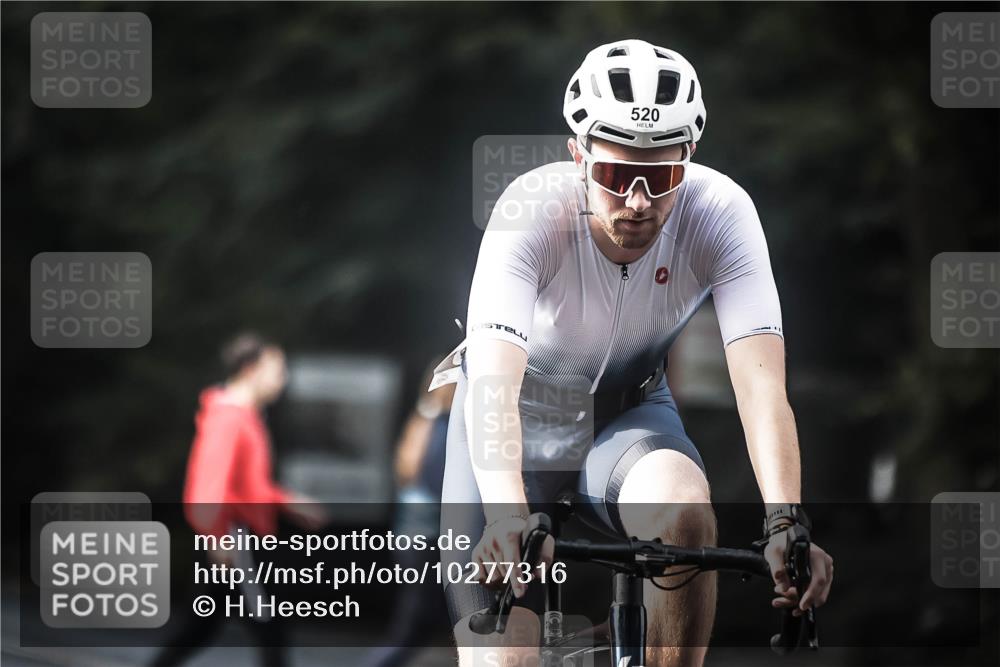 13.09.2026 - Stadtparktriathlon H.Heesch http://msf.ph/oto/10277316 13.09.2026 10:39:13 Radfahren 450, 520, 561, 572 meine-sportfotos.de