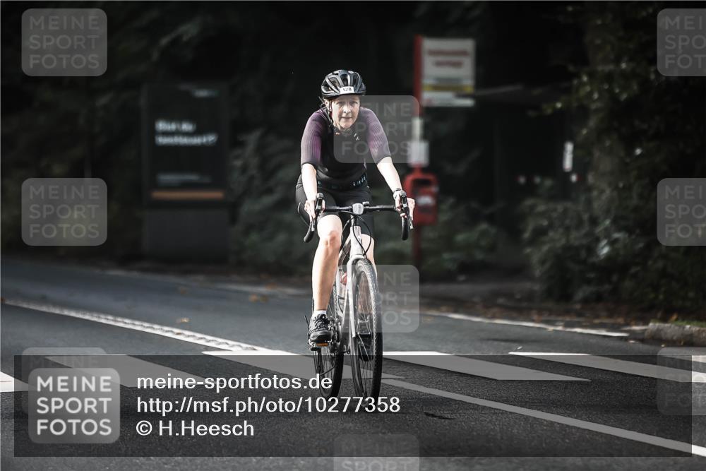 13.09.2026 - Stadtparktriathlon H.Heesch http://msf.ph/oto/10277358 13.09.2026 10:39:22 Radfahren 344, 386, 413, 423, 428, 522, 561, 572 meine-sportfotos.de