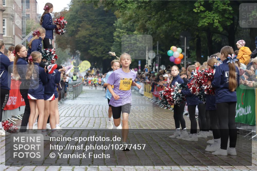 13.09.2026 - Kiel Lauf Yannick Fuchs http://msf.ph/oto/10277457 13.09.2026 08:50:33 Ziel 2443, 7511, 10359, 1710, 2909, 3167, 3487, 5168, 5258, 8786, 11542, 497, 2125, 3106, 5792, 5959, 9612, 10987 meine-sportfotos.de