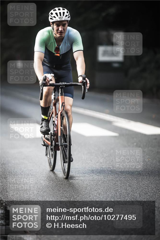 13.09.2026 - Stadtparktriathlon H.Heesch http://msf.ph/oto/10277495 13.09.2026 10:39:43 Radfahren 493, 498, 557, 563 meine-sportfotos.de