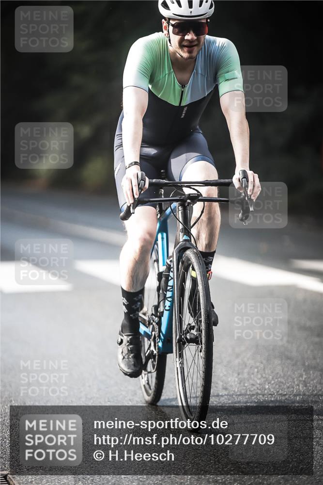 13.09.2026 - Stadtparktriathlon H.Heesch http://msf.ph/oto/10277709 13.09.2026 10:40:29 Radfahren 404, 512, 546 meine-sportfotos.de
