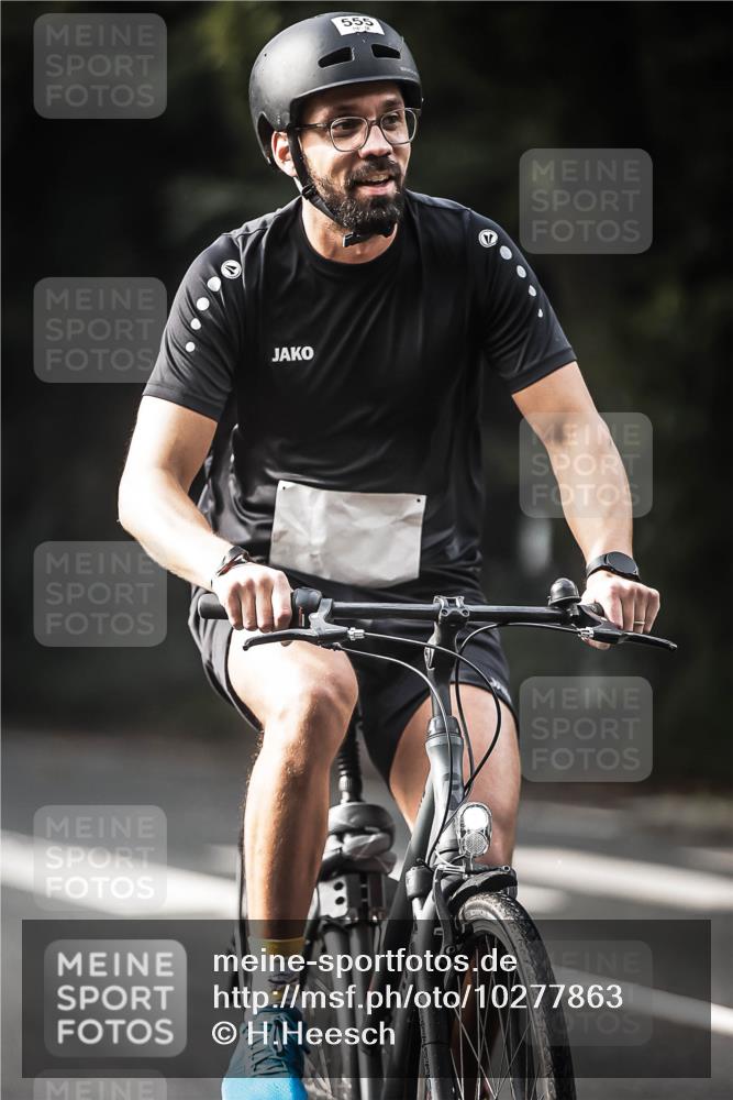 13.09.2026 - Stadtparktriathlon H.Heesch http://msf.ph/oto/10277863 13.09.2026 10:40:54 Radfahren 407, 476, 548, 555, 560 meine-sportfotos.de