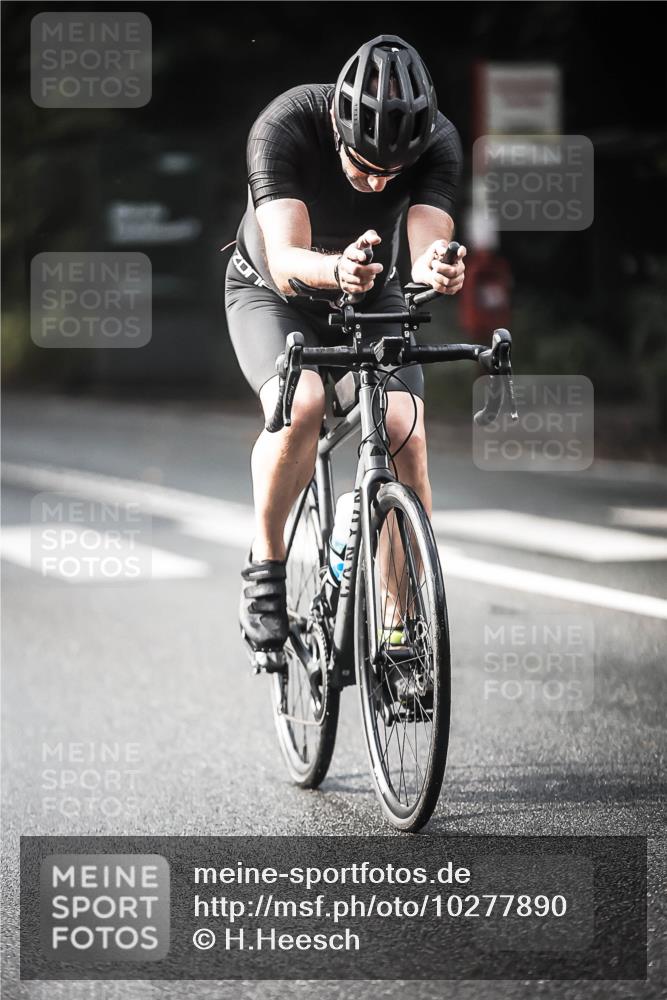 13.09.2026 - Stadtparktriathlon H.Heesch http://msf.ph/oto/10277890 13.09.2026 10:40:59 Radfahren 476, 555, 560 meine-sportfotos.de
