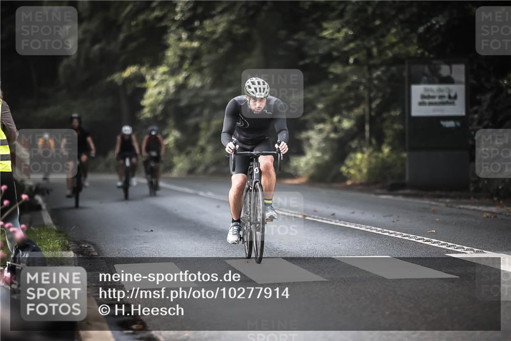 13.09.2026 - Stadtparktriathlon H.Heesch http://msf.ph/oto/10277914 13.09.2026 10:41:07 Radfahren 348, 357, 409, 496 meine-sportfotos.de