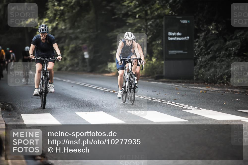 13.09.2026 - Stadtparktriathlon H.Heesch http://msf.ph/oto/10277935 13.09.2026 10:41:10 Radfahren 348, 357, 409, 489, 496 meine-sportfotos.de