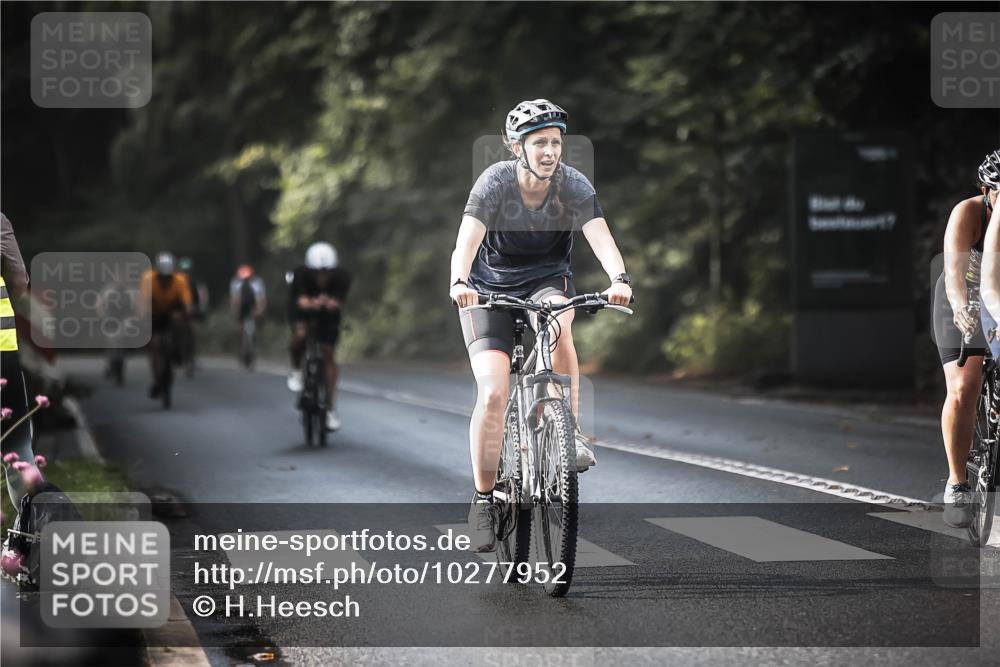 13.09.2026 - Stadtparktriathlon H.Heesch http://msf.ph/oto/10277952 13.09.2026 10:41:12 Radfahren 348, 357, 409, 489, 496, 503 meine-sportfotos.de