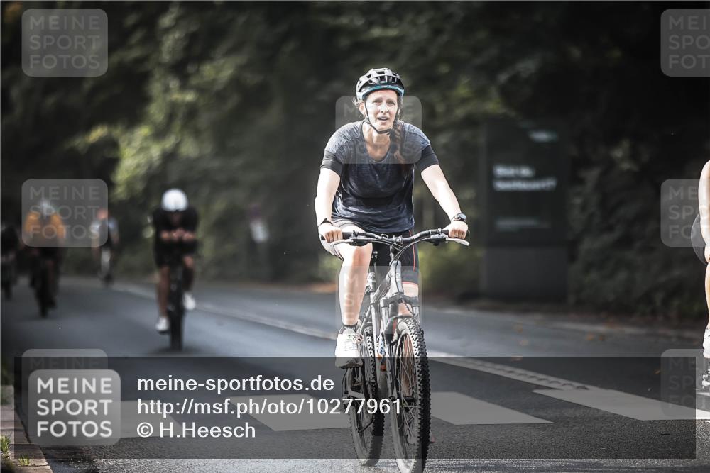 13.09.2026 - Stadtparktriathlon H.Heesch http://msf.ph/oto/10277961 13.09.2026 10:41:12 Radfahren 348, 357, 409, 489, 496, 503 meine-sportfotos.de