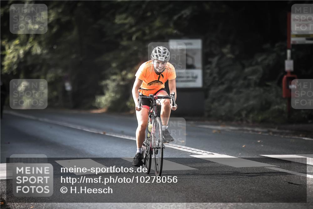 13.09.2026 - Stadtparktriathlon H.Heesch http://msf.ph/oto/10278056 13.09.2026 10:41:30 Radfahren 387, 395, 538 meine-sportfotos.de