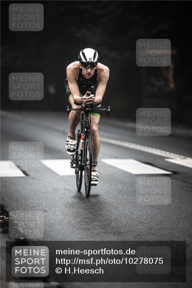 13.09.2026 - Stadtparktriathlon H.Heesch http://msf.ph/oto/10278075 13.09.2026 08:54:05 Radfahren 18, 34, 41 meine-sportfotos.de