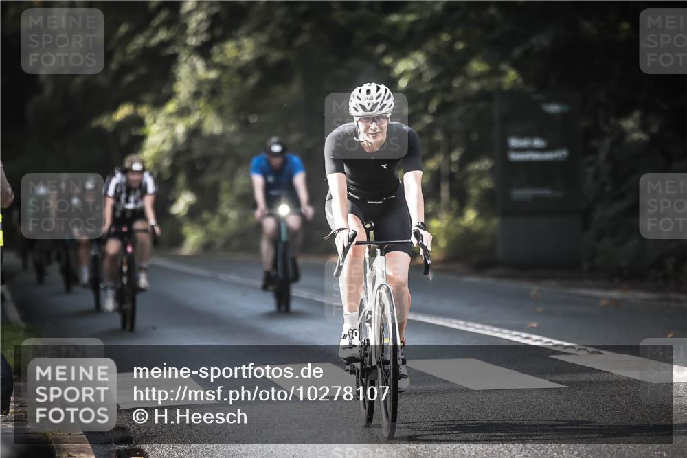 13.09.2026 - Stadtparktriathlon H.Heesch http://msf.ph/oto/10278107 13.09.2026 10:41:37 Radfahren 368, 387, 431, 538, 554, 586 meine-sportfotos.de