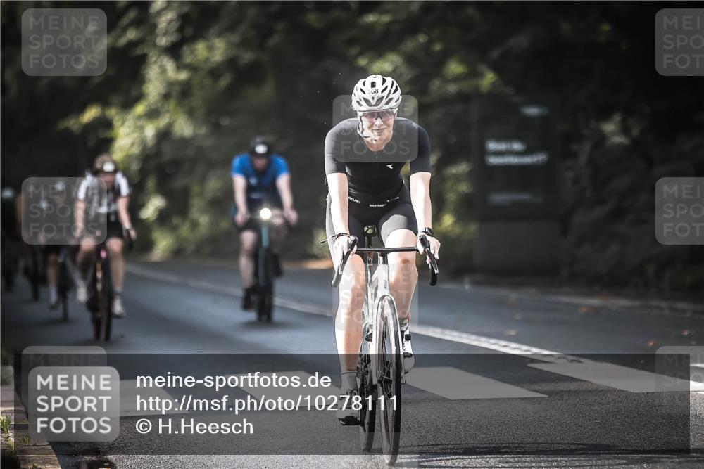 13.09.2026 - Stadtparktriathlon H.Heesch http://msf.ph/oto/10278111 13.09.2026 10:41:37 Radfahren 368, 387, 431, 538, 554, 586 meine-sportfotos.de