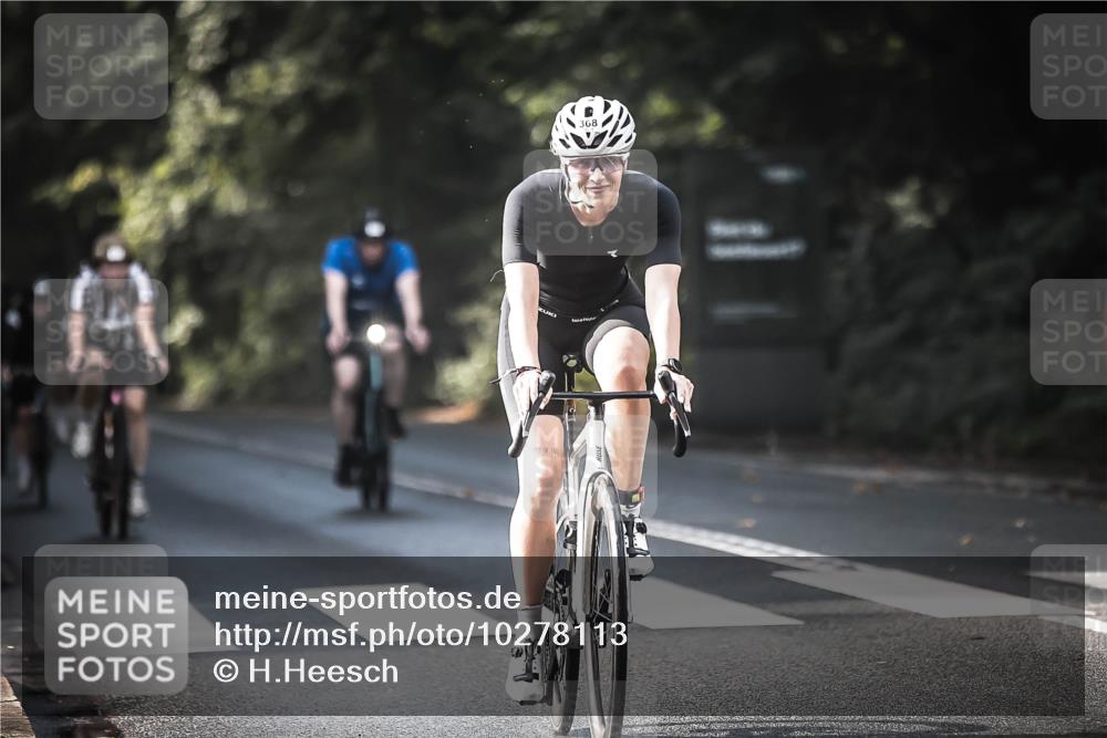 13.09.2026 - Stadtparktriathlon H.Heesch http://msf.ph/oto/10278113 13.09.2026 10:41:37 Radfahren 368, 387, 431, 538, 554, 586 meine-sportfotos.de