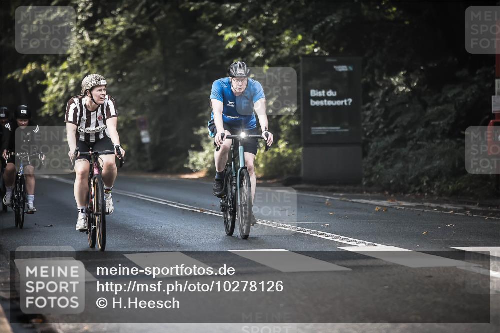 13.09.2026 - Stadtparktriathlon H.Heesch http://msf.ph/oto/10278126 13.09.2026 10:41:38 Radfahren 368, 387, 431, 478, 538, 554, 586 meine-sportfotos.de