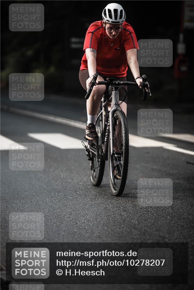 13.09.2026 - Stadtparktriathlon H.Heesch http://msf.ph/oto/10278207 13.09.2026 10:41:53 Radfahren 283, 510, 562, 583 meine-sportfotos.de