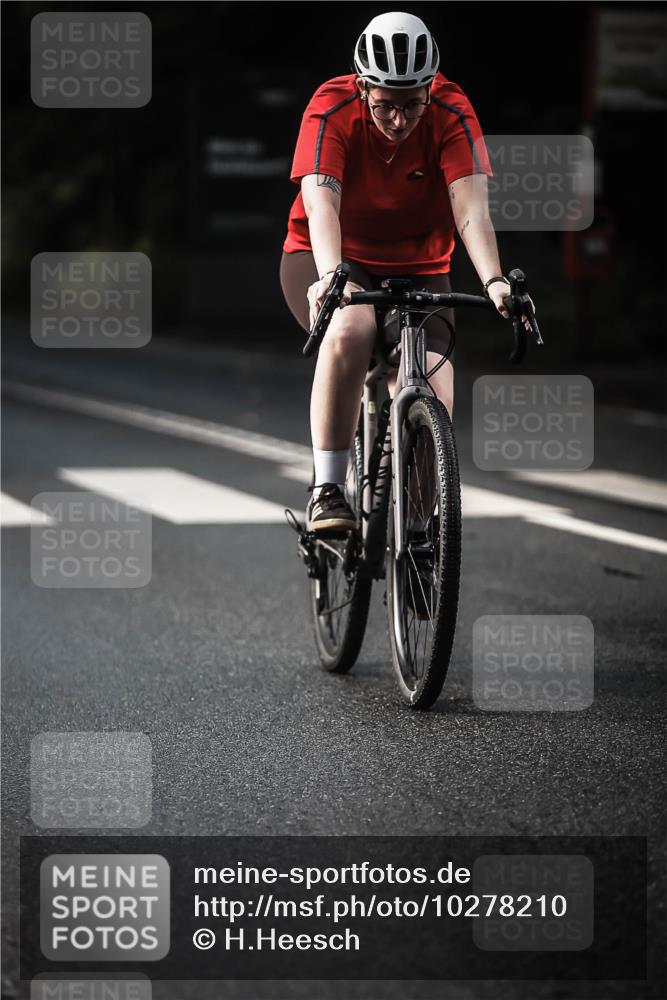 13.09.2026 - Stadtparktriathlon H.Heesch http://msf.ph/oto/10278210 13.09.2026 10:41:53 Radfahren 283, 510, 562, 583 meine-sportfotos.de