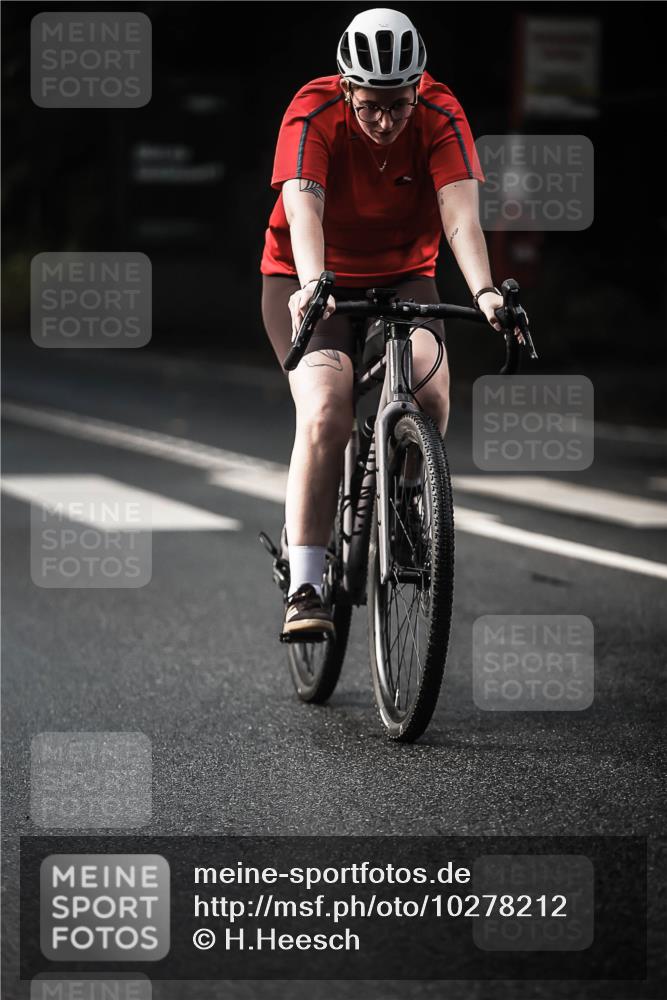13.09.2026 - Stadtparktriathlon H.Heesch http://msf.ph/oto/10278212 13.09.2026 10:41:53 Radfahren 283, 510, 562, 583 meine-sportfotos.de