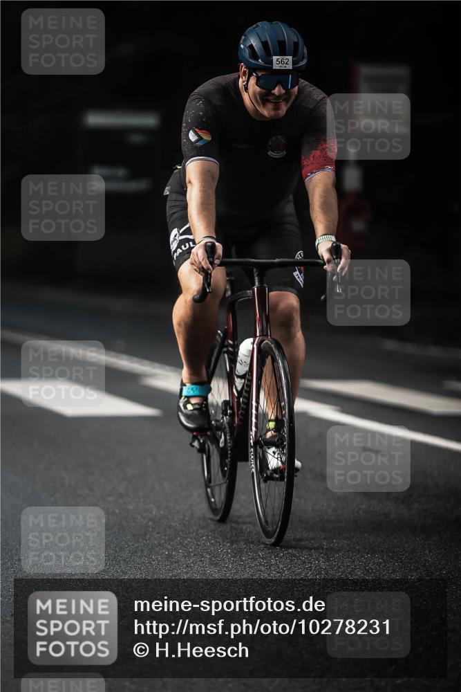 13.09.2026 - Stadtparktriathlon H.Heesch http://msf.ph/oto/10278231 13.09.2026 10:41:55 Radfahren 283, 471, 510, 562 meine-sportfotos.de