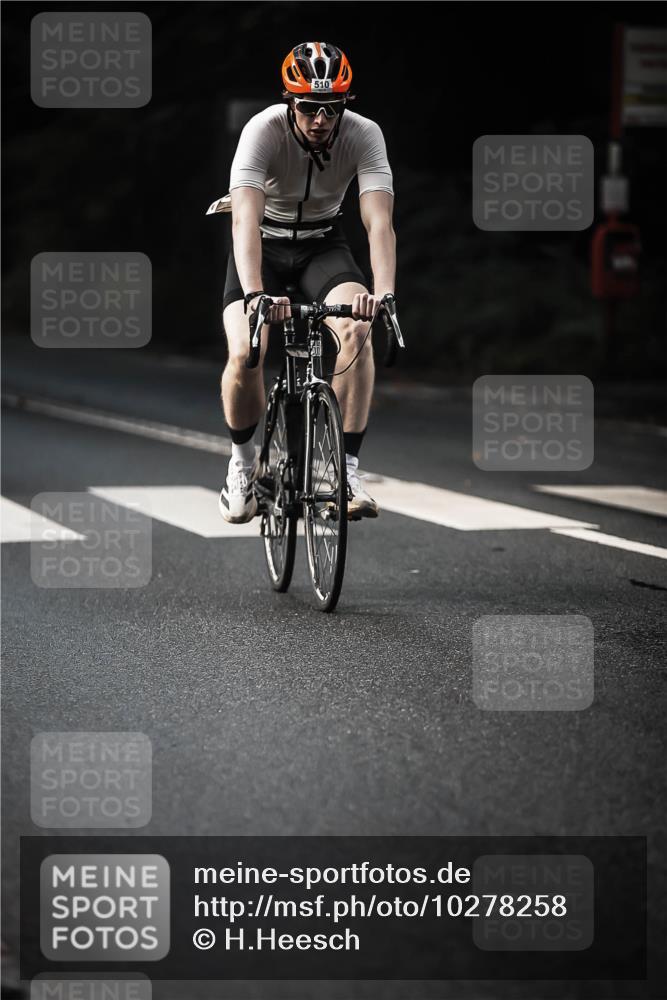 13.09.2026 - Stadtparktriathlon H.Heesch http://msf.ph/oto/10278258 13.09.2026 10:41:58 Radfahren 283, 471, 510, 562 meine-sportfotos.de
